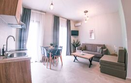 Bloom Garden Apartments, Ierissos, Athos