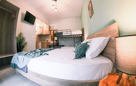 Bloom Garden Apartments, Ierissos, Athos