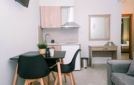 Bloom Garden Apartments, Ierissos, Athos