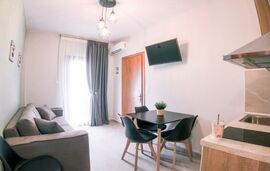 Bloom Garden Apartments, Ierissos, Athos