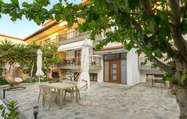 Bloom Garden Apartments, Ierissos, Athos
