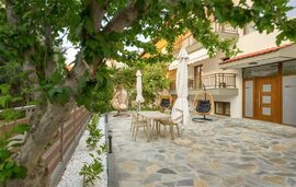 Bloom Garden Apartments, Ierissos, Athos