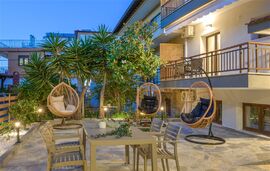 Bloom Garden Apartments, Ierissos, Athos