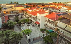 Bloom Garden Apartments, Ierissos, Athos