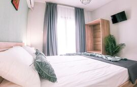 Bloom Garden Apartments, Ierissos, Athos