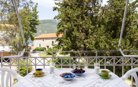georgakis george rooms vassiliki lefkada 4 bed apartment 1