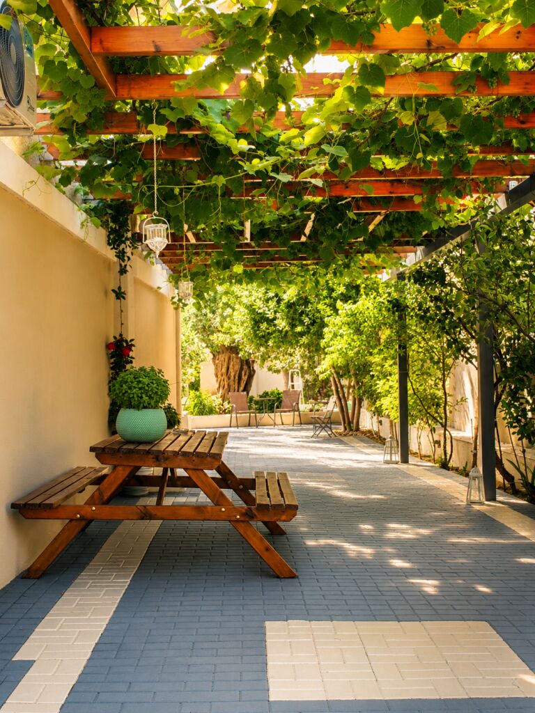 Evi's Studios, Potos, Thassos