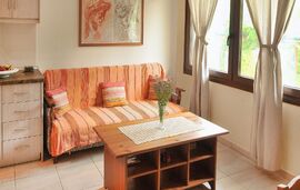 Milonas Villa, Skala Rachoni, Thassos, 6 Bed Apartment, Two-level, Vicky