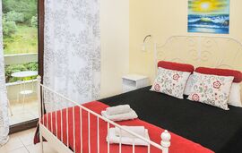 Milonas Villa, Skala Rachoni, Thassos, 6 Bed Apartment, Two-level, Debbie