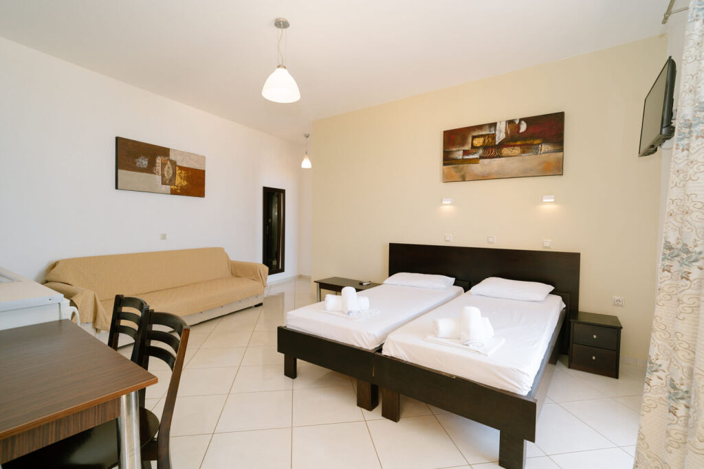 Siarbas Hotel, Vrahos, Epirus, 6 Bed Apartment, No. 2