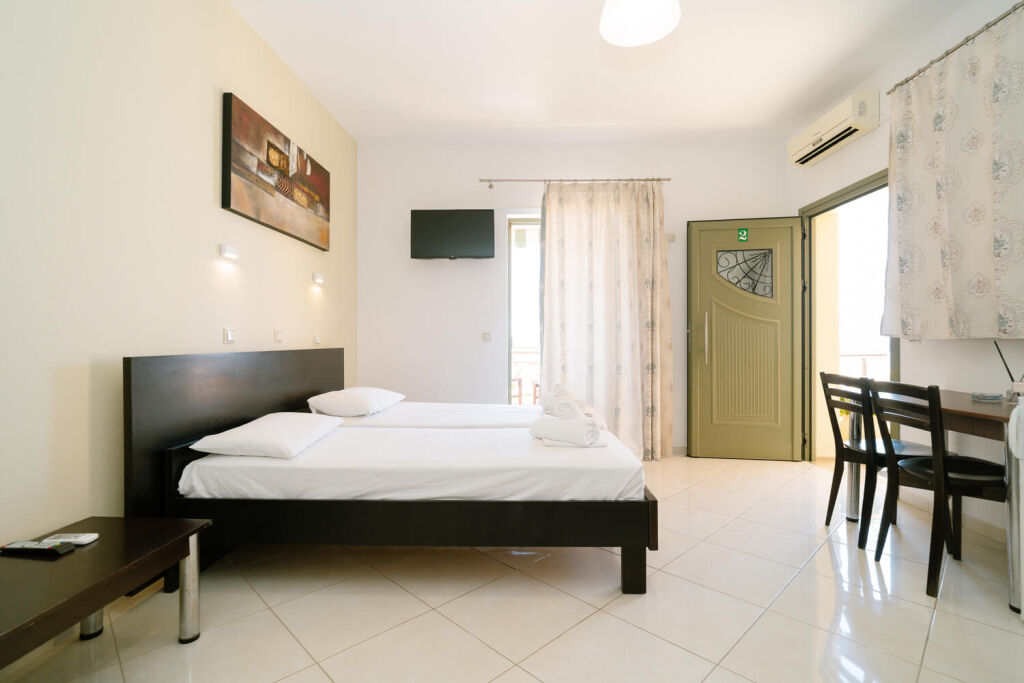 Siarbas Hotel, Vrahos, Epirus, 6 Bed Apartment, No. 2