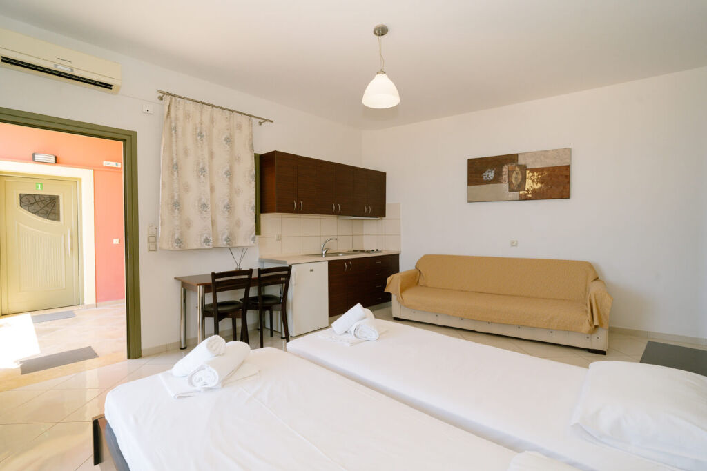 Siarbas Hotel, Vrahos, Epirus, 6 Bed Apartment, No. 2