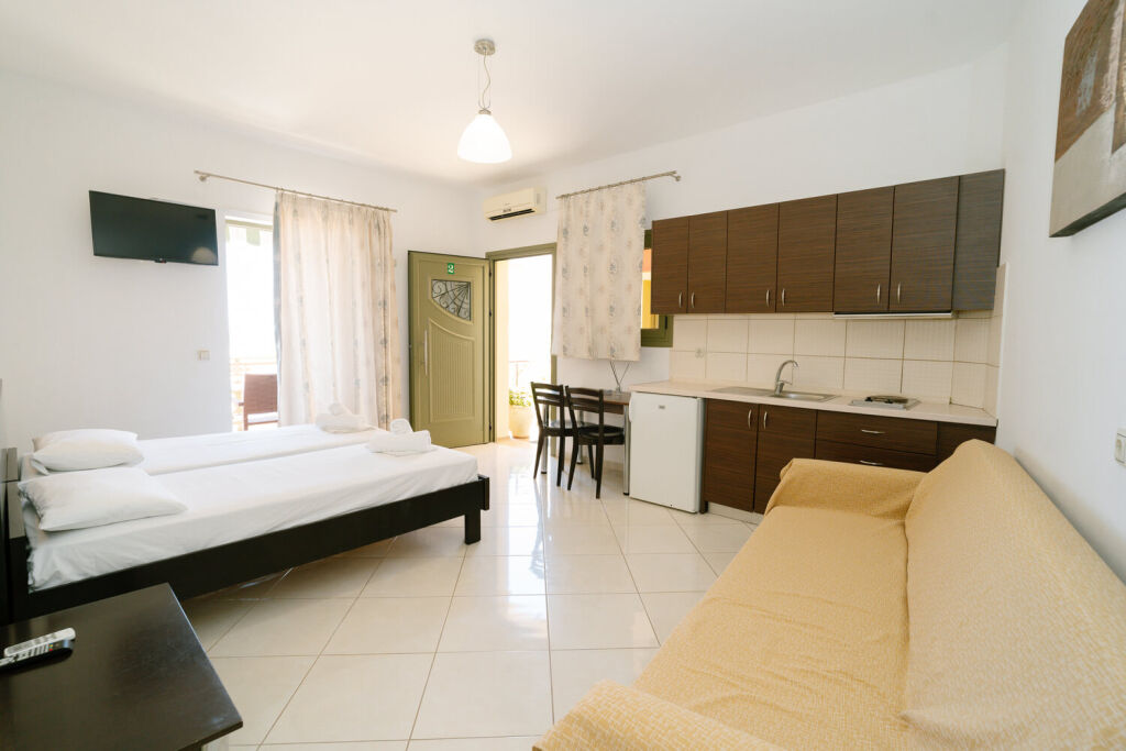 Siarbas Hotel, Vrahos, Epirus, 6 Bed Apartment, No. 2