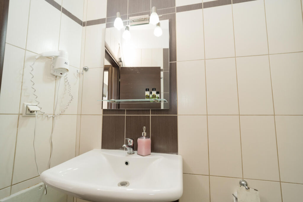 Siarbas Hotel, Vrahos, Epirus, 6 Bed Apartment, No. 2