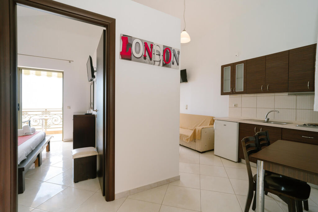 Siarbas Hotel, Vrahos, Epirus, 6 Bed Apartment, No. 4