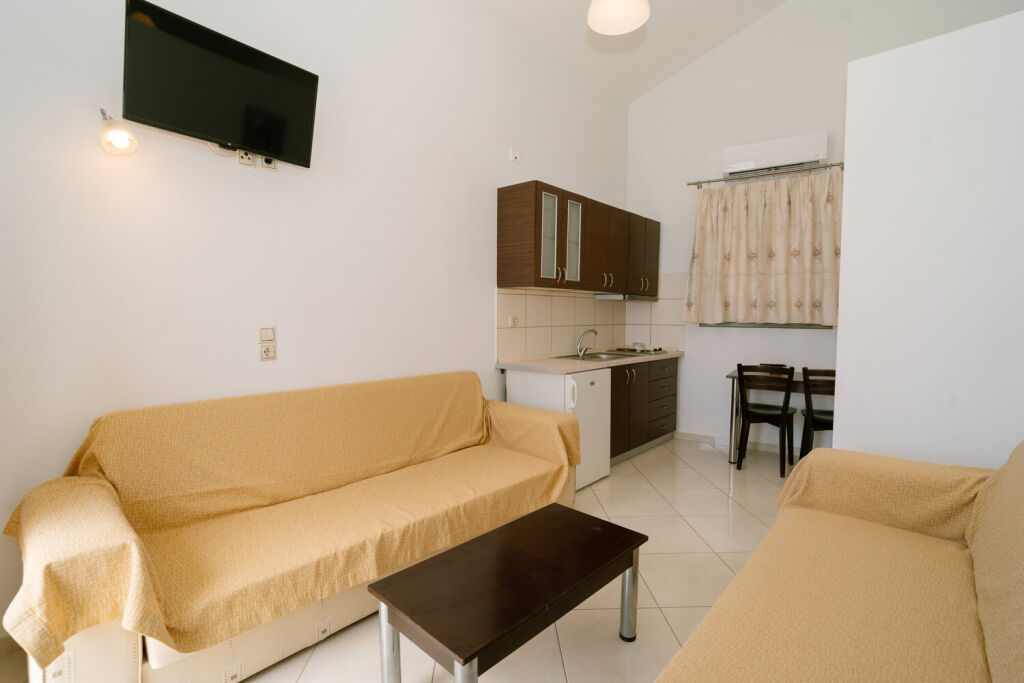 Siarbas Hotel, Vrahos, Epirus, 6 Bed Apartment, No. 4