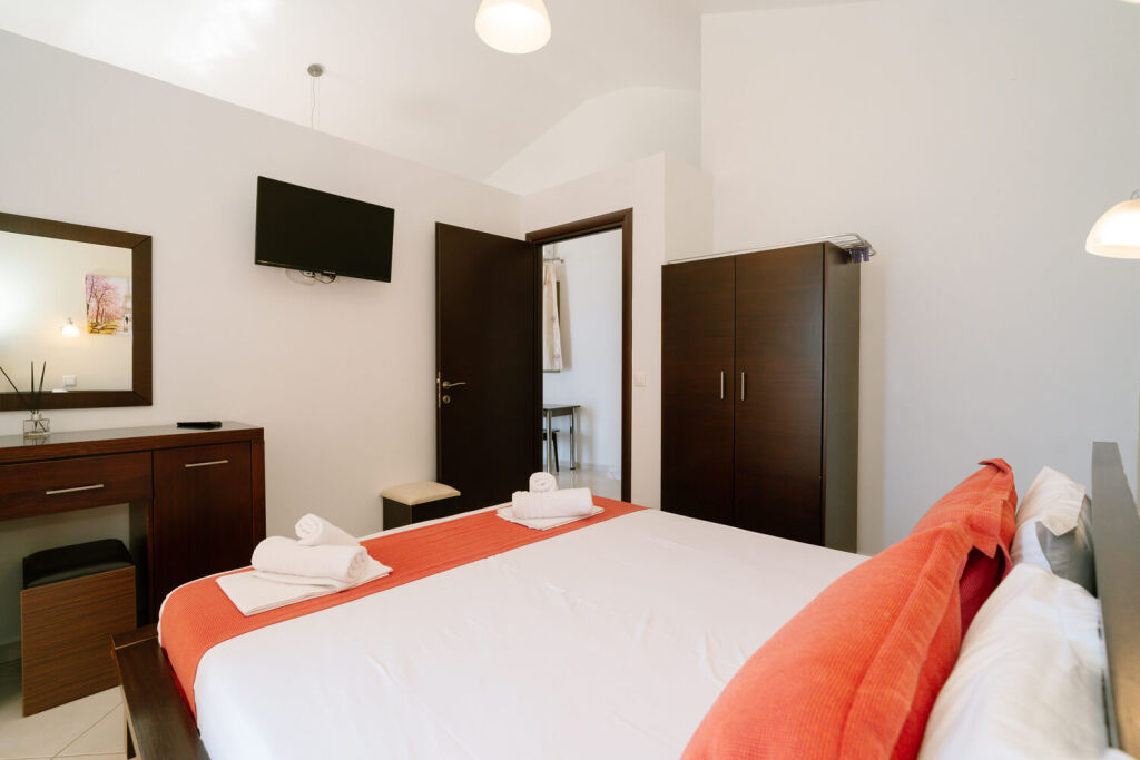 Siarbas Hotel, Vrahos, Epirus, 6 Bed Apartment, No. 4