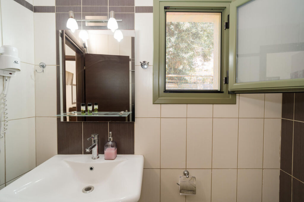 Siarbas Hotel, Vrahos, Epirus, 6 Bed Apartment, No. 4