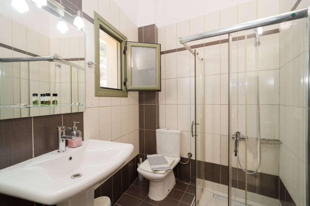 Siarbas Hotel, Vrahos, Epirus, 6 Bed Apartment, No. 4