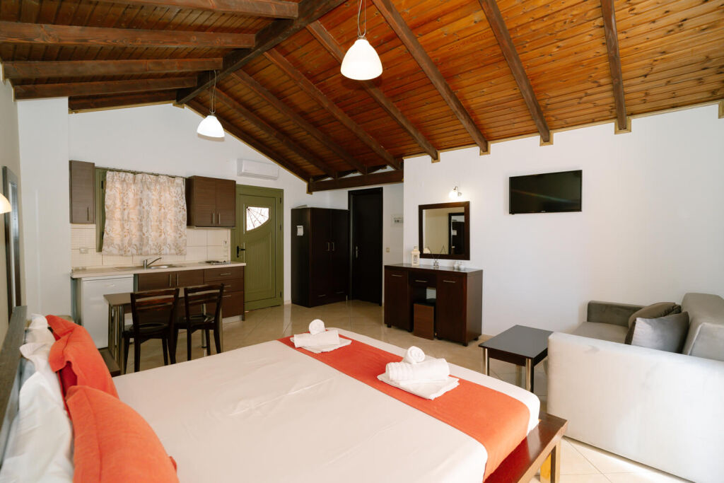 Siarbas Hotel, Vrahos, Epirus, 4 Bed Studio, No. 7