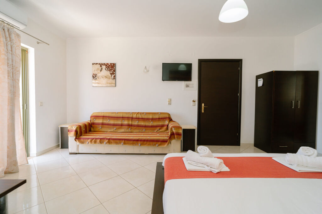 Siarbas Hotel, Vrahos, Epirus, 4 Bed Studio, No. 8
