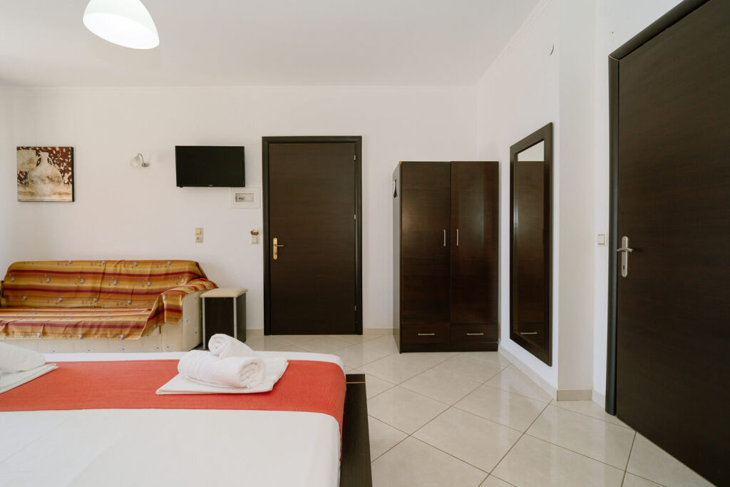 Siarbas Hotel, Vrahos, Epirus, 4 Bed Studio, No. 8