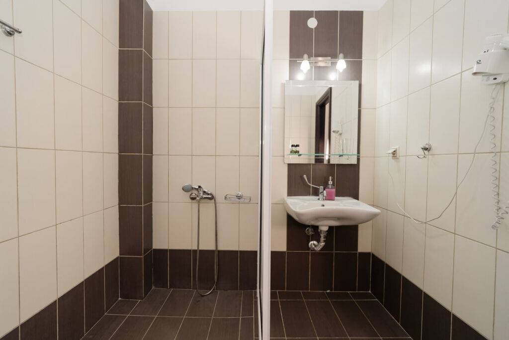 Siarbas Hotel, Vrahos, Epirus, 4 Bed Studio, No. 8