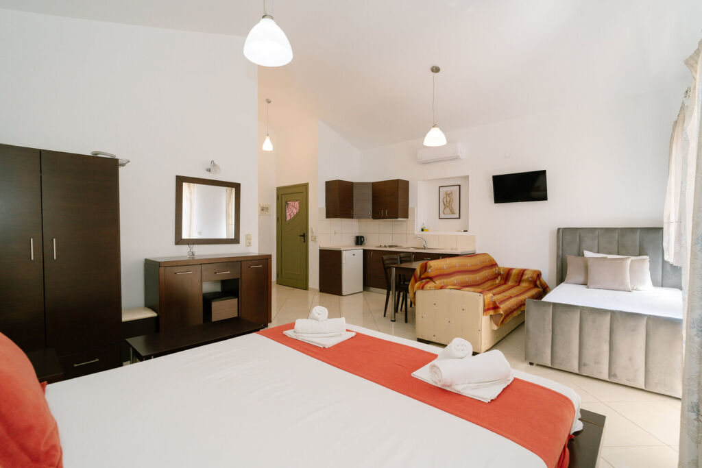 Siarbas Hotel, Vrahos, Epirus, 5 Bed Studio, No. 3