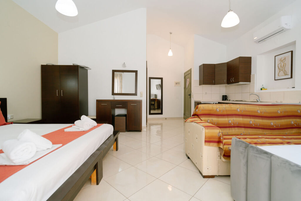 Siarbas Hotel, Vrahos, Epirus, 5 Bed Studio, No. 3