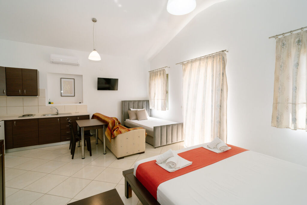 Siarbas Hotel, Vrahos, Epirus, 5 Bed Studio, No. 3