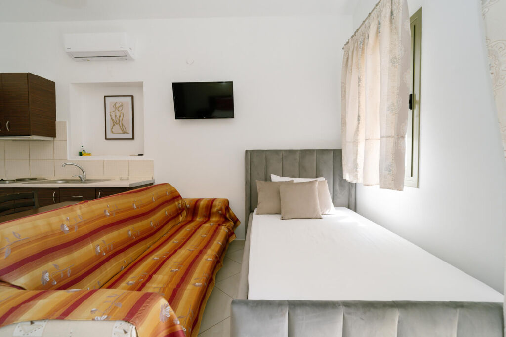Siarbas Hotel, Vrahos, Epirus, 5 Bed Studio, No. 3