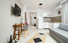 Eleonas Apartment, Limenas, Thassos, 4 Bed Apartment, Ground Floor