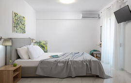 Grand Garden House, Sykia, Sithonia - 2 Bed Studio