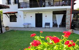 Jenny's Garden House, Vourvourou, Sithonia - 5 Bed Apartment, Ground Floor