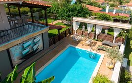 Natura vila, Nea Flogita, Kassandra