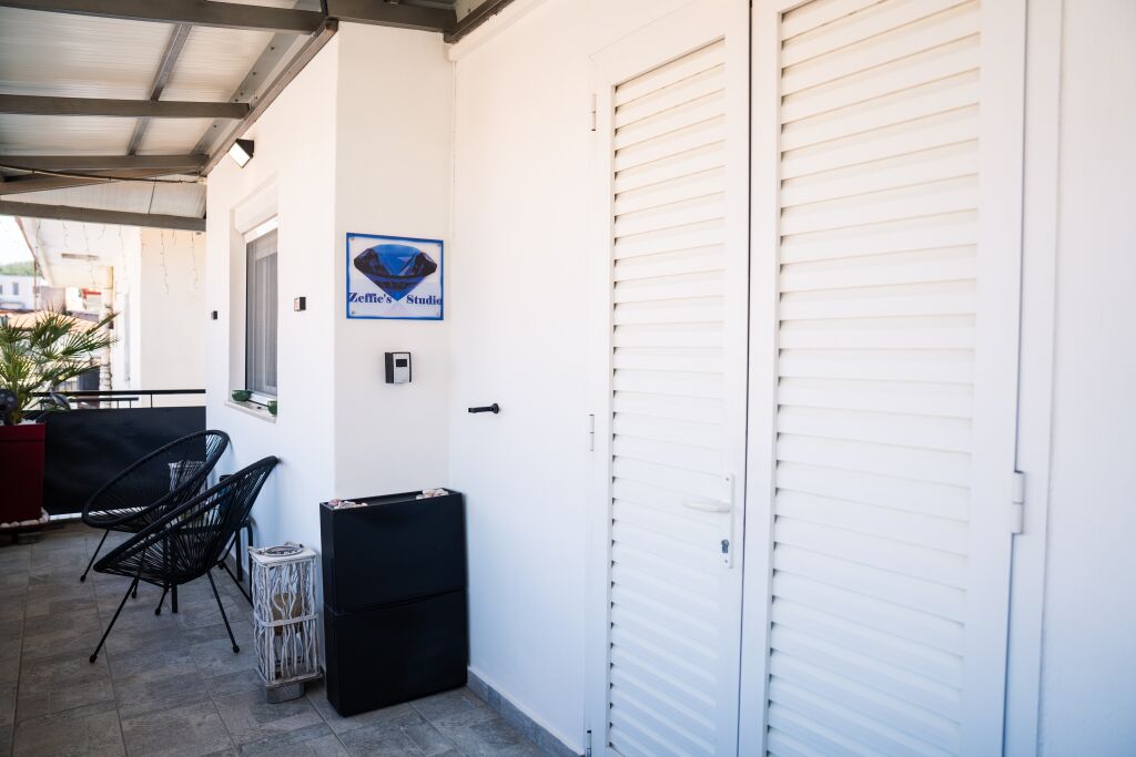 Zeffie’s Studio, Olympiada, Athos