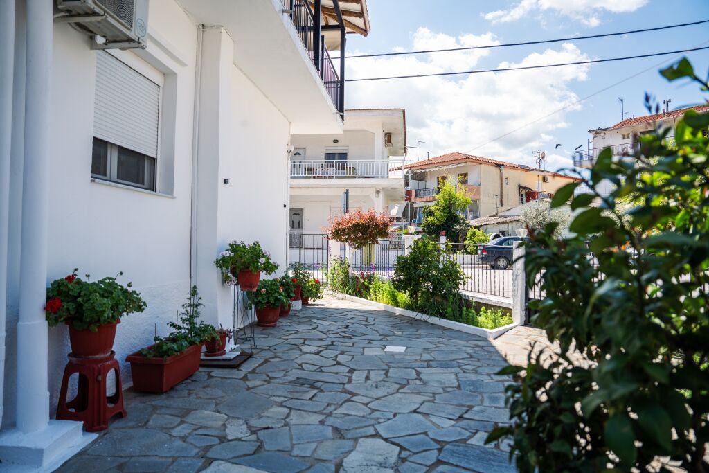 Zeffie’s Studio, Olympiada, Athos