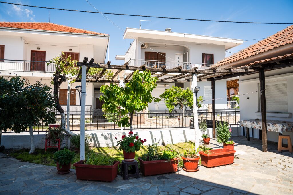 Zeffie’s Studio, Olympiada, Athos