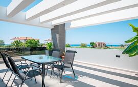 Grand Wave Luxury Suites, Nea Flogita, Kassandra