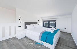 Grand Wave Luxury Suites, Nea Flogita, Kassandra