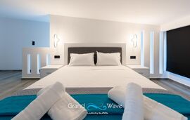 Grand Wave Luxury Suites, Nea Flogita, Kassandra