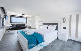 Grand Wave Luxury Suites, Nea Flogita, Kassandra