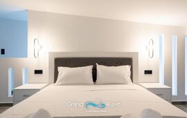 Grand Wave Luxury Suites, Nea Flogita, Kassandra
