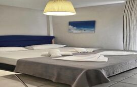 Evita Stylish Beachfront Maisonette, Polichrono, Kassandra