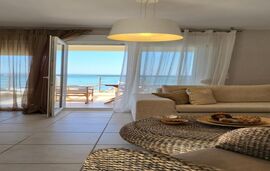 Evita Stylish Beachfront Maisonette, Polichrono, Kassandra