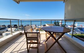 Evita Stylish Beachfront Maisonette, Polichrono, Kassandra
