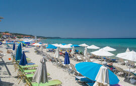 Evita Stylish Beachfront Maisonette, Polichrono, Kassandra