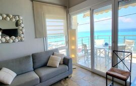 Evita Stylish Beachfront Maisonette, Polichrono, Kassandra