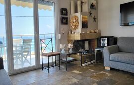 Evita Stylish Beachfront Maisonette, Polichrono, Kassandra