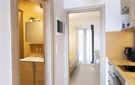 Bee Apartments, Nikiana, Lefkada